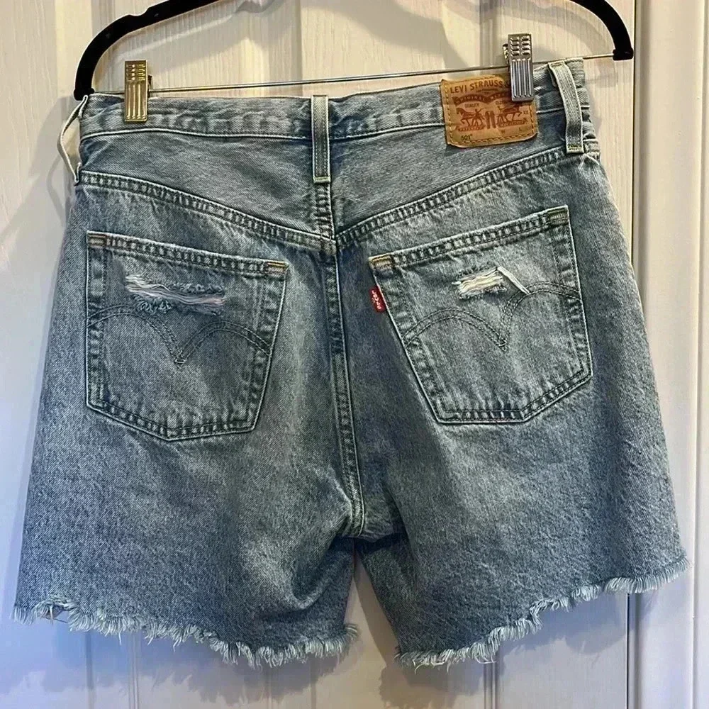 Levis 501 Women’s Cut Off Jeans Shorts Distressed Button Fly Sz 28 Light Wash 5”